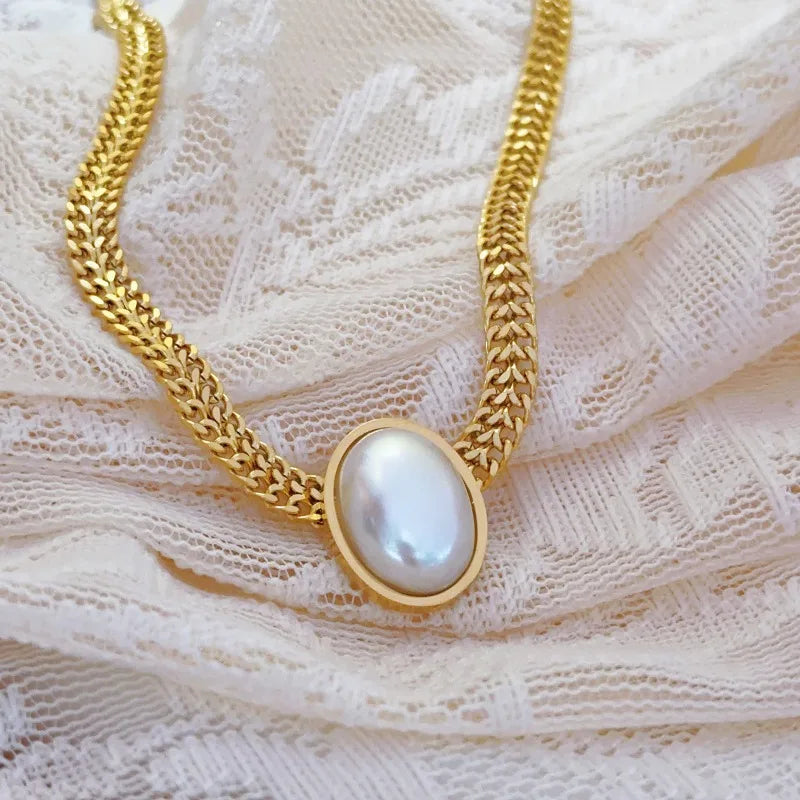 Retro Exquisite Gold Color Stainless Steel Oval Imitation Pearl Pendant Necklace for Women Collarbone Chain Jewelry Accessories