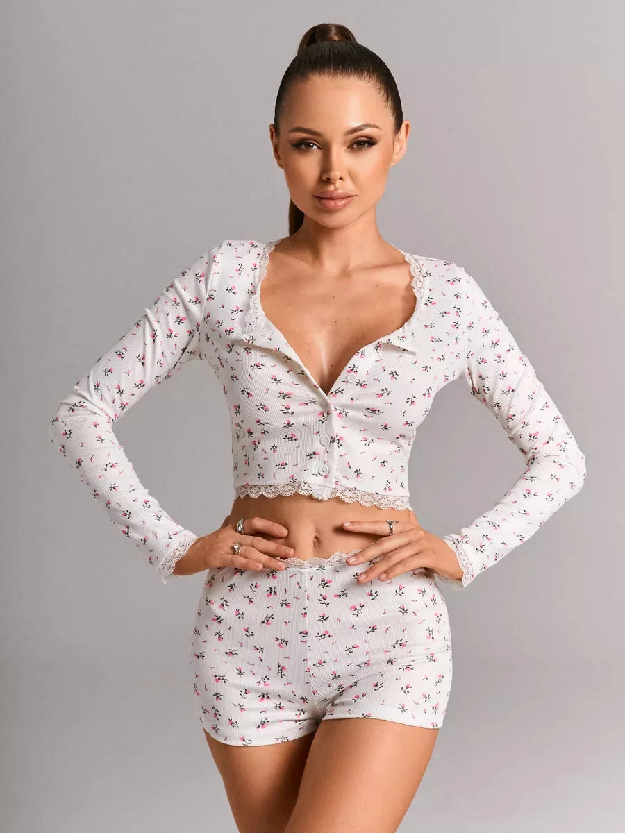 American-Style New Floral Print Women's Pyjama Set Featuring a Low-Cut Fitted Long-Sleeved Top and Shorts for Loungewear