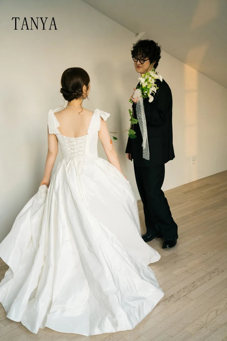 Taffeta A Line Wedding Dress Spaghetti Straps Floor Length Bridal Photoshoot Dress Sleeveless Lace Up Back Elegant Bridal Gown