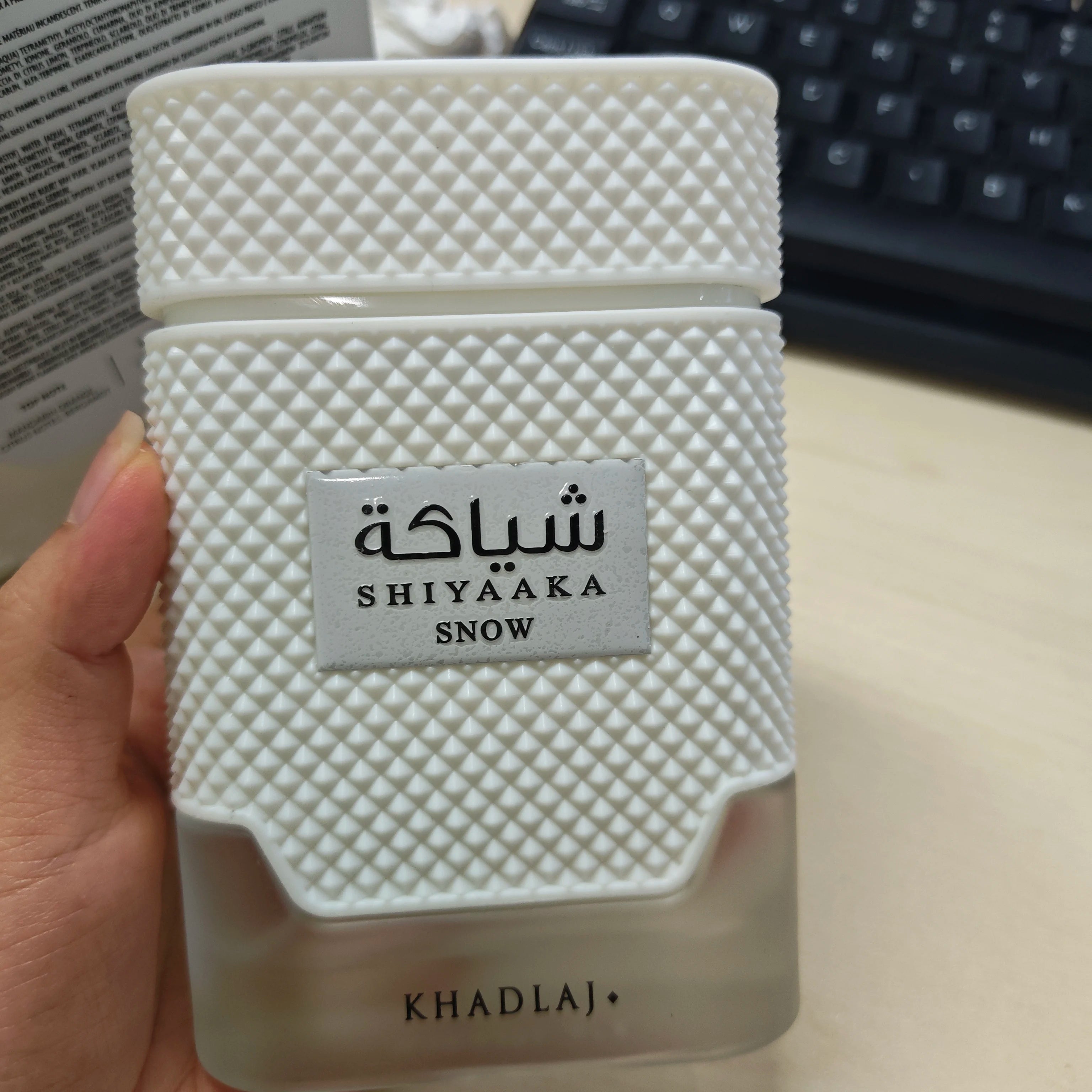 KSSnow perfume, with the diamond pattern design on the bottle body, is full of high-level feeling. Clear and distinct fragrance levels, long-lasting fragrance retention